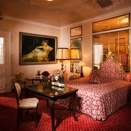 ホテル ブリストル 5*